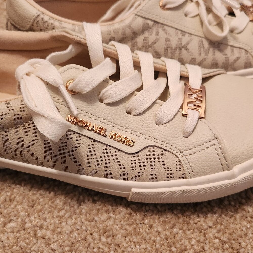 New Womens Michael Kors sneakers  us 4